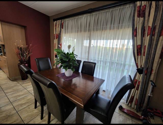 3 BEDROOM TOWNHOUSE FOR SALE IN VANDERBIJLPARK SE 8